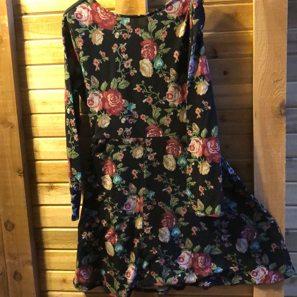 Gilli Mock Wrap Dress with Side Tie - Picture 3 of 4